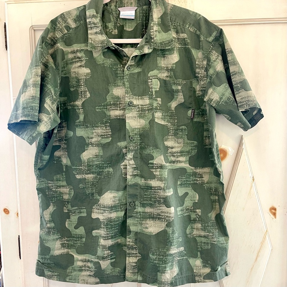 Columbia Shirt, Men's Size XL, Green, Camouflage, Button Up, Short Sleeve